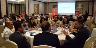Attendees discuss content marketing at the Oracle/Econsultancy roundtable event in Jakarta