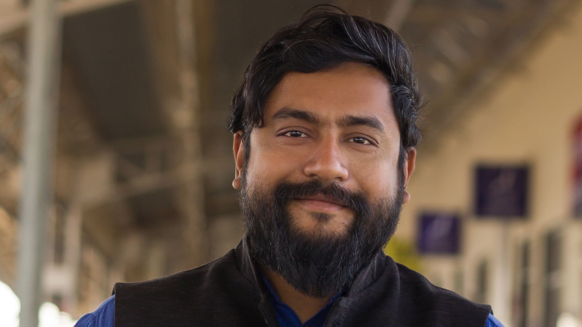 Leaving Behind Dreamy Life In London, IIM Alumnus Now Teaches - purshoLOGY Leaving Behind Dreamy Life In London, IIM Alumnus Now Teaches Village Kids. Can you?