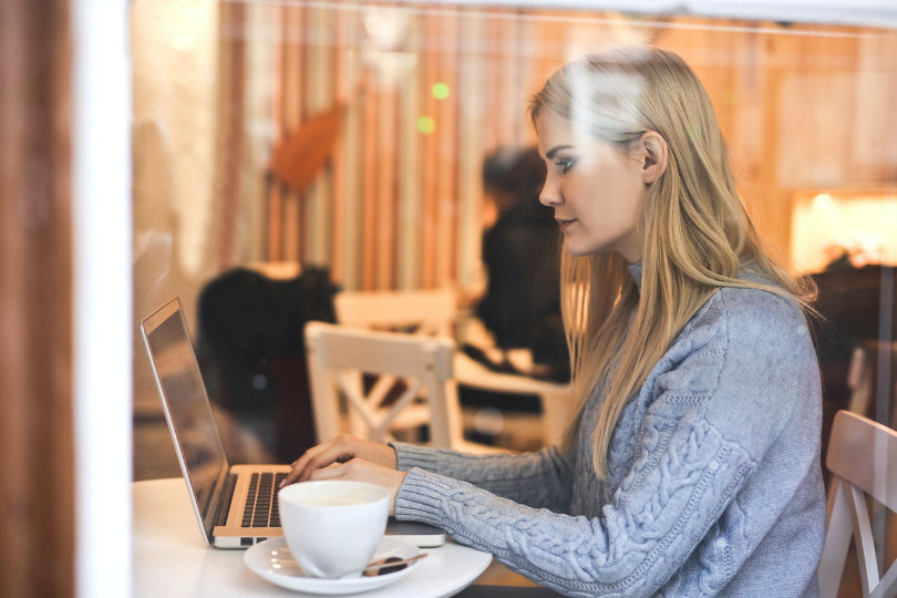 busy-businesswoman-810.jpg - purshoLOGY