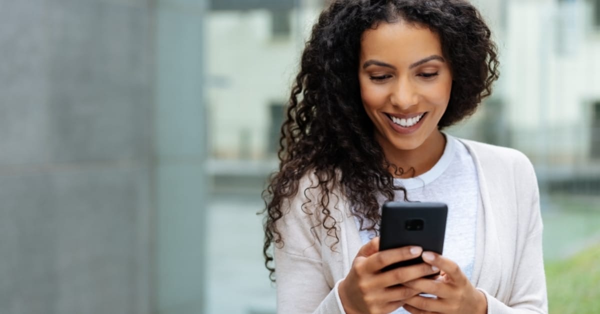 Inbound vs outbound SMS: What every contact center manager should know