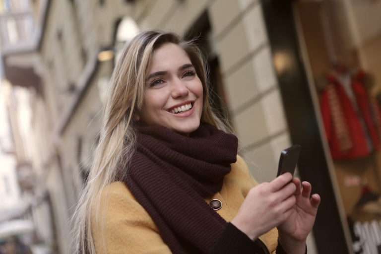 app-marketing-810-andrea-piacquadio-pexels