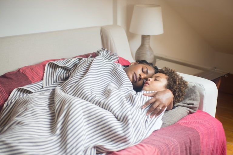 mother-child-pexels-kampus-production-8035923-810